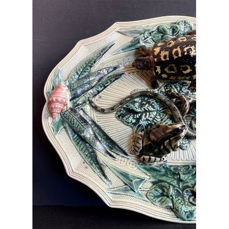 Grand plat en barbotine Art Nouveau dans le goût de  Bernard Palissy