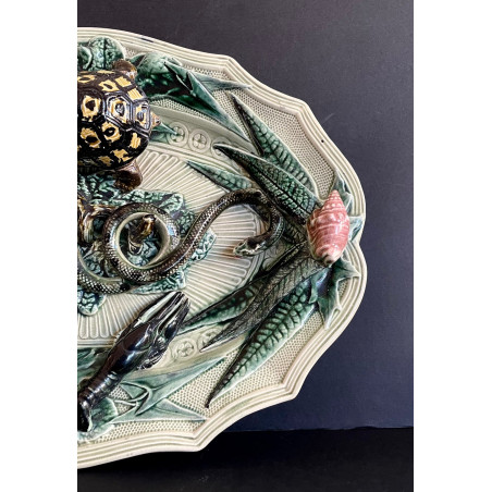 Grand plat en barbotine Art Nouveau dans le goût de  Bernard Palissy