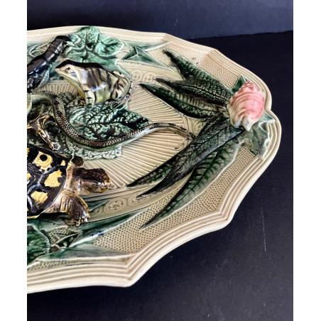 Grand plat en barbotine Art Nouveau dans le goût de  Bernard Palissy