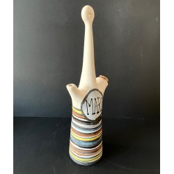 Bouteille en faïence "marc" par Roger Capron à Vallauris