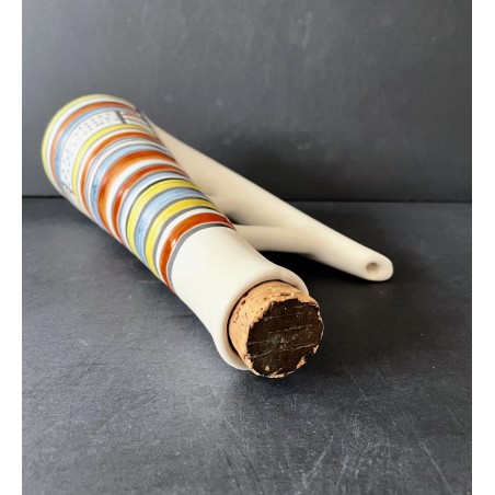 Bouteille en faïence "Whisky" par Roger Capron à Vallauris