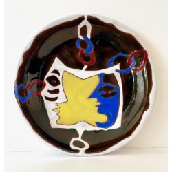 Double profil, assiette en céramique par Jean Lurçat à Sant Vicens