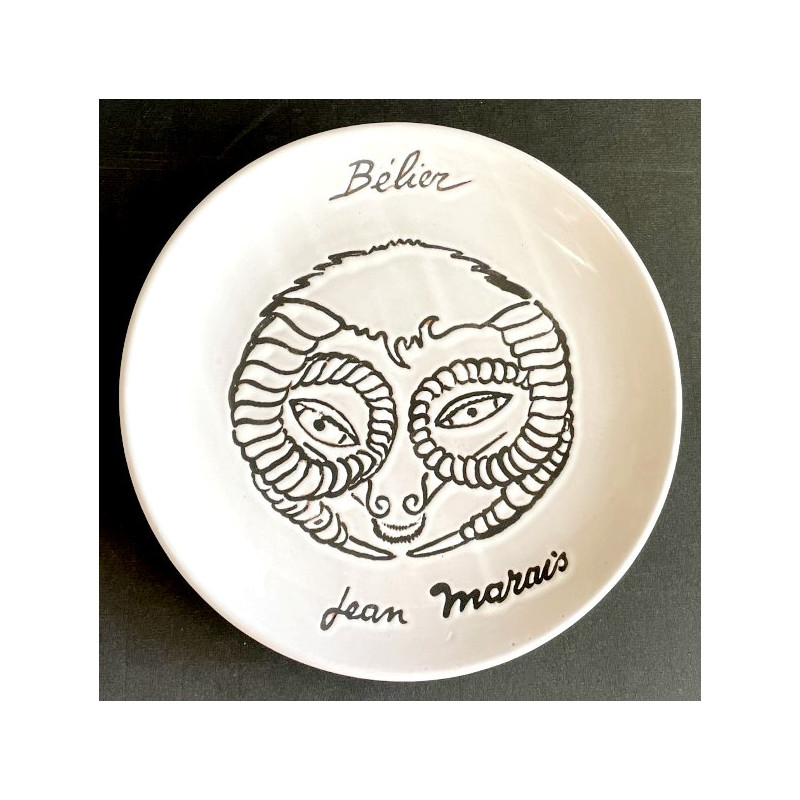 Assiette en faïence "bélier" par Jean Marais