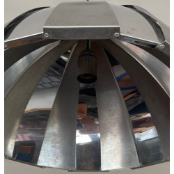 Suspension design années 70 chrome et aluminium
